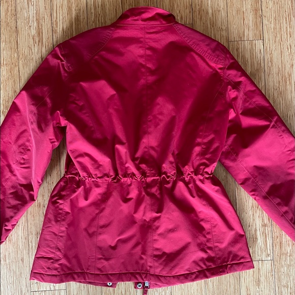 Red coat with adjustable waist and removable faux-fur collar - Picture 3 of 7